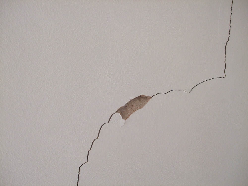 Cracking-plaster